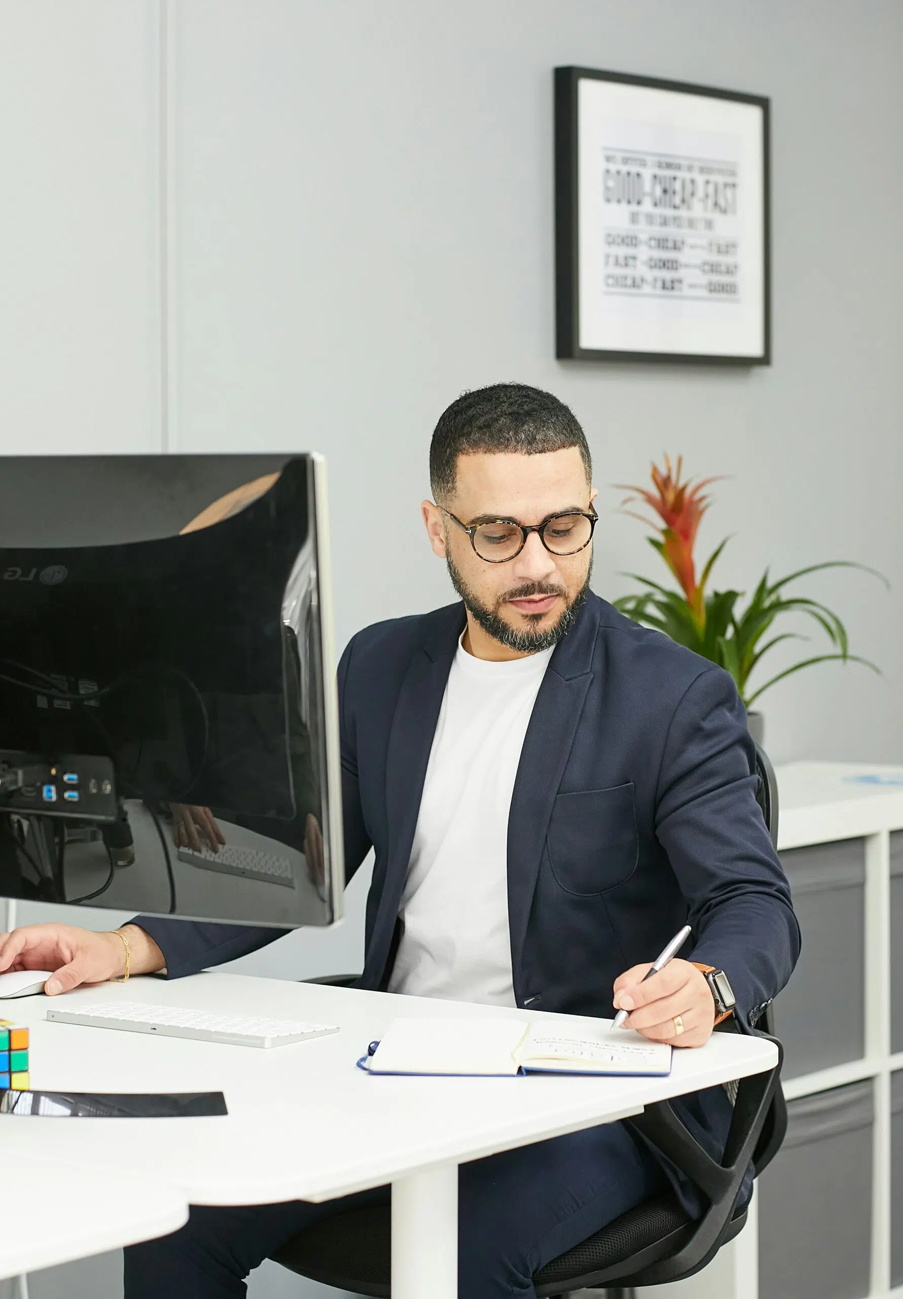 Professional tracking business expenses to prevent tax mistakes | Cohesion Professional tracking business expenses to prevent tax mistakes